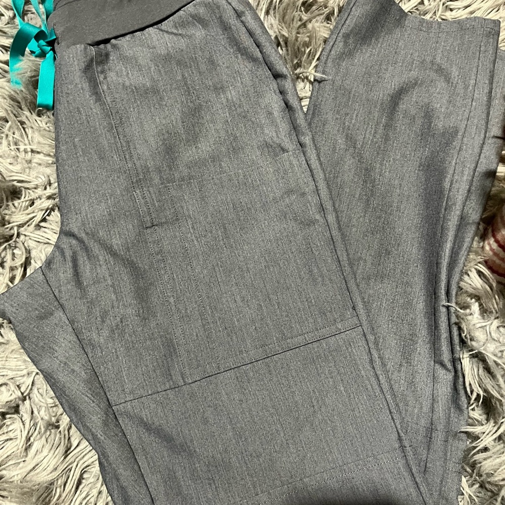 Figs bottom scrubs